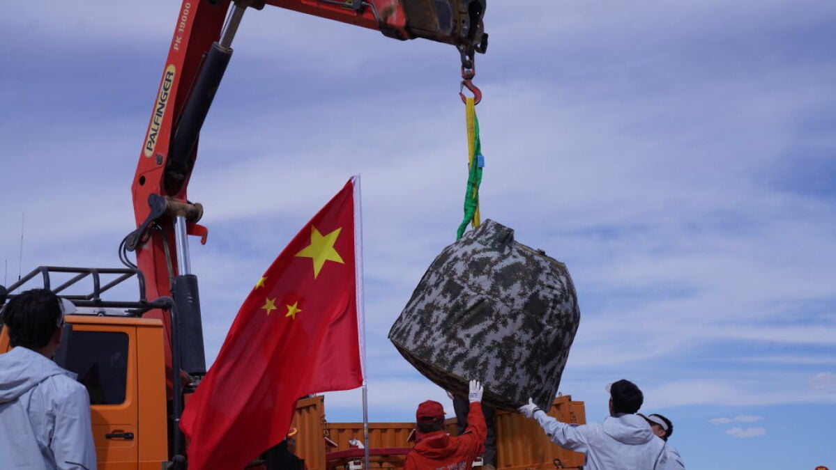 China’s Spacecraft Returning to Earth With Moon Rock Samples From The Lunar Far Side